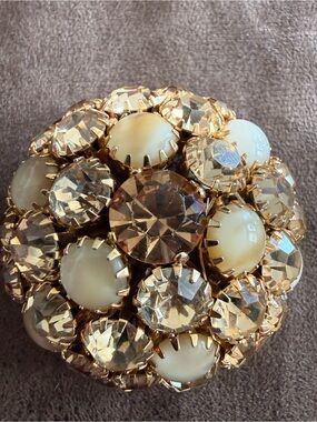 Warner Signed Domed Rhinestone Brooch Layered Cluster Button Style Vintage Pin